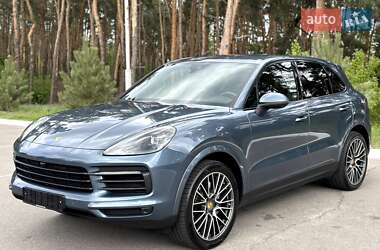 Внедорожник / Кроссовер Porsche Cayenne 2018 в 