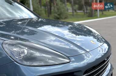 Внедорожник / Кроссовер Porsche Cayenne 2018 в 