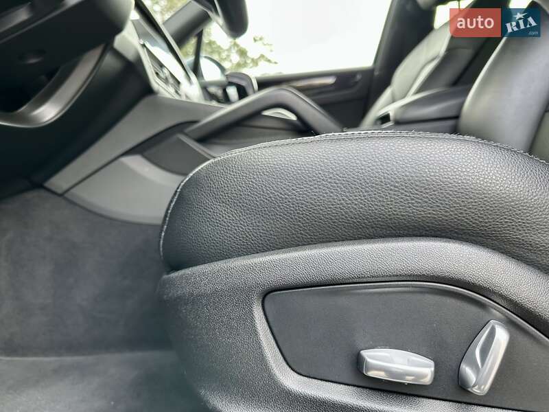 Внедорожник / Кроссовер Porsche Cayenne 2018 в Киеве