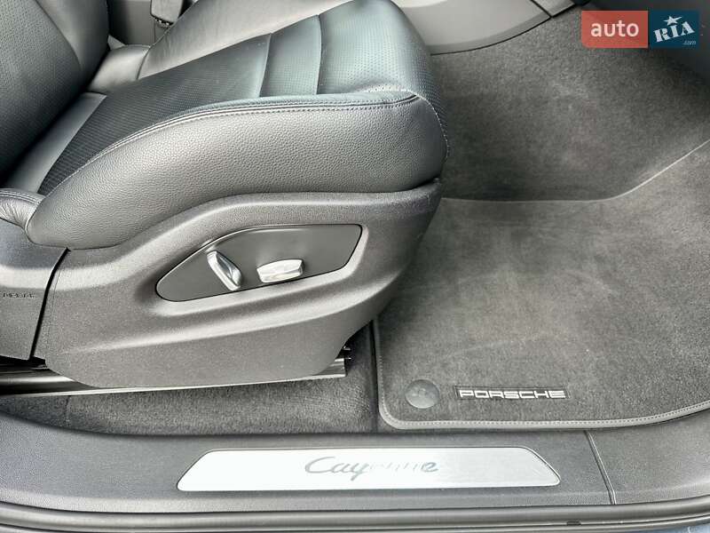 Внедорожник / Кроссовер Porsche Cayenne 2018 в Киеве