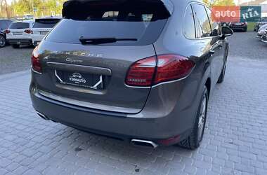 Позашляховик / Кросовер Porsche Cayenne 2012 в 