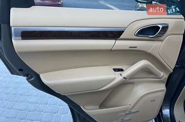Позашляховик / Кросовер Porsche Cayenne 2012 в 