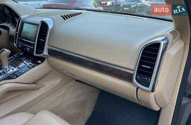 Позашляховик / Кросовер Porsche Cayenne 2012 в 