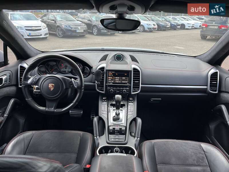 Внедорожник / Кроссовер Porsche Cayenne 2013 в Киеве