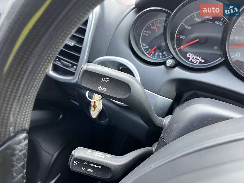 Внедорожник / Кроссовер Porsche Cayenne 2013 в Киеве