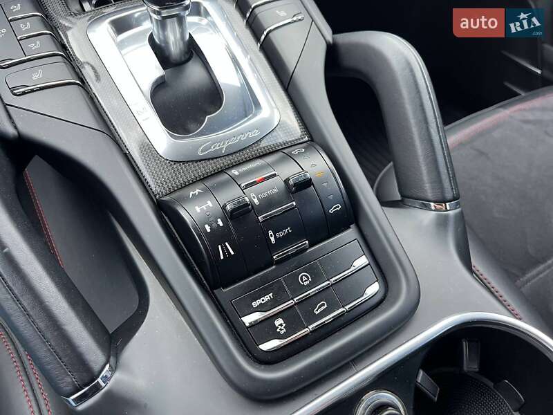 Внедорожник / Кроссовер Porsche Cayenne 2013 в Киеве