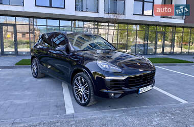 Внедорожник / Кроссовер Porsche Cayenne 2016 в Сваляве