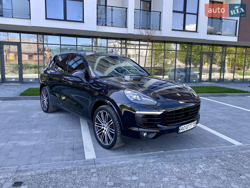 Позашляховик / Кросовер Porsche Cayenne 2016 в 
