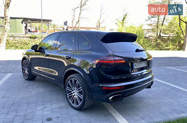 Позашляховик / Кросовер Porsche Cayenne 2016 в 