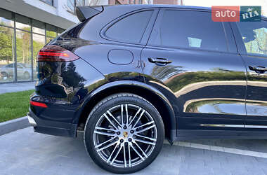 Позашляховик / Кросовер Porsche Cayenne 2016 в 