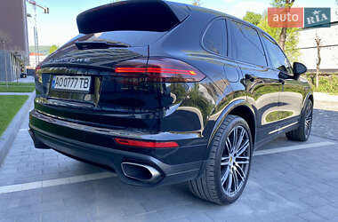 Позашляховик / Кросовер Porsche Cayenne 2016 в 
