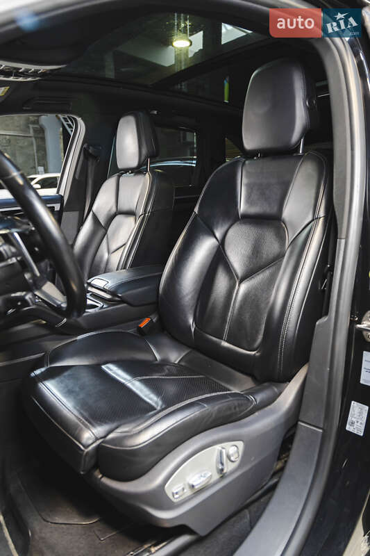 Внедорожник / Кроссовер Porsche Cayenne 2014 в Луцке