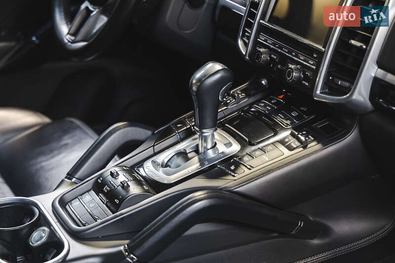 Внедорожник / Кроссовер Porsche Cayenne 2014 в Луцке
