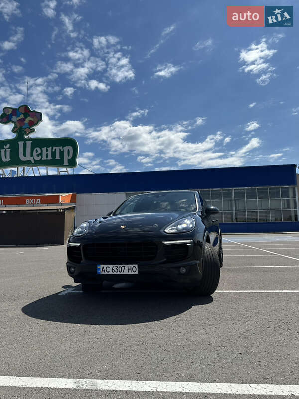 Внедорожник / Кроссовер Porsche Cayenne 2014 в Луцке