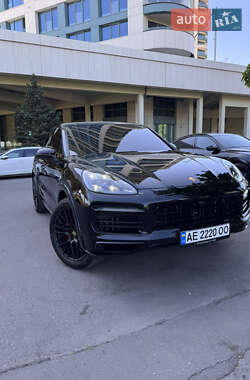 Внедорожник / Кроссовер Porsche Cayenne 2018 в 