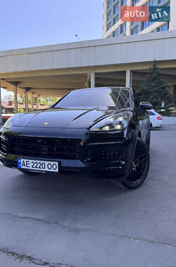 Внедорожник / Кроссовер Porsche Cayenne 2018 в 