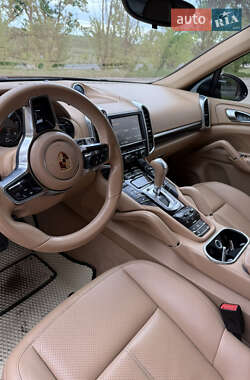 Внедорожник / Кроссовер Porsche Cayenne 2014 в 