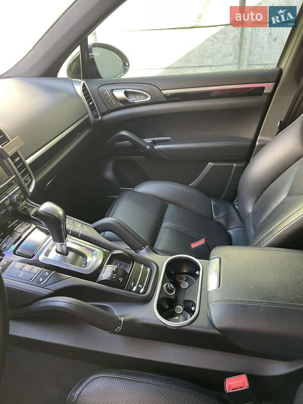 Внедорожник / Кроссовер Porsche Cayenne 2015 в Кременчуге