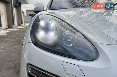 Внедорожник / Кроссовер Porsche Cayenne 2012 в 