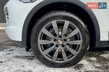 Внедорожник / Кроссовер Porsche Cayenne 2012 в 