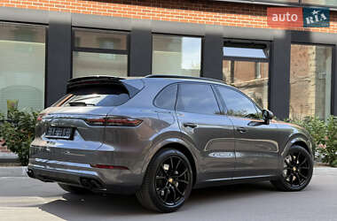 Внедорожник / Кроссовер Porsche Cayenne 2018 в 