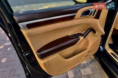 Внедорожник / Кроссовер Porsche Cayenne 2013 в 