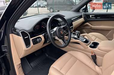 Внедорожник / Кроссовер Porsche Cayenne 2018 в 