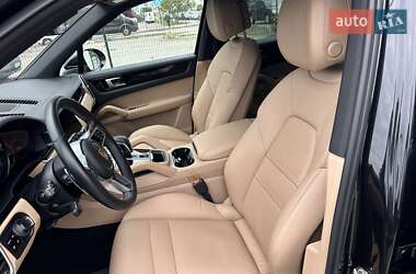 Внедорожник / Кроссовер Porsche Cayenne 2018 в 