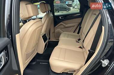 Внедорожник / Кроссовер Porsche Cayenne 2018 в 