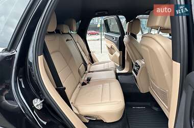Внедорожник / Кроссовер Porsche Cayenne 2018 в 