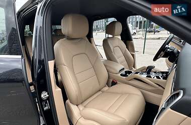 Внедорожник / Кроссовер Porsche Cayenne 2018 в 