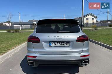 Внедорожник / Кроссовер Porsche Cayenne 2015 в 