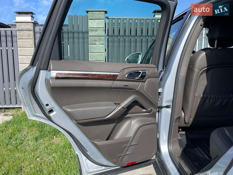 Позашляховик / Кросовер Porsche Cayenne 2015 в Києві фото 24 Позашляховик / Кросовер Porsche Cayenne 2015 в Києві