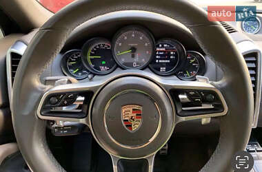 Внедорожник / Кроссовер Porsche Cayenne 2016 в 