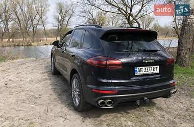 Внедорожник / Кроссовер Porsche Cayenne 2016 в 