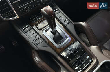 Внедорожник / Кроссовер Porsche Cayenne 2011 в 