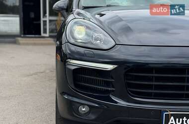 Внедорожник / Кроссовер Porsche Cayenne 2015 в 