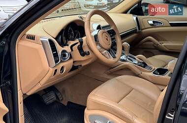 Внедорожник / Кроссовер Porsche Cayenne 2015 в 