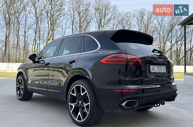 Внедорожник / Кроссовер Porsche Cayenne 2016 в 