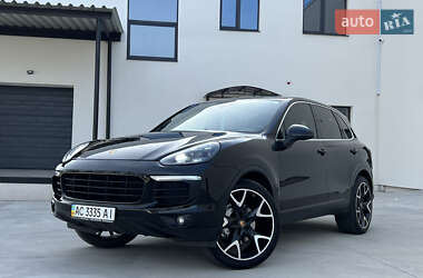 Внедорожник / Кроссовер Porsche Cayenne 2016 в 