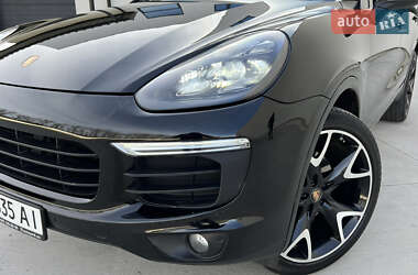 Внедорожник / Кроссовер Porsche Cayenne 2016 в 