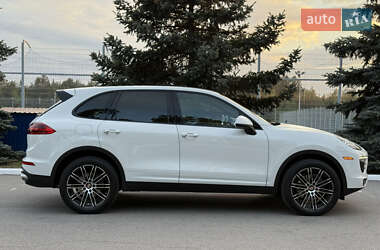 Внедорожник / Кроссовер Porsche Cayenne 2015 в 