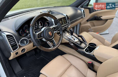 Внедорожник / Кроссовер Porsche Cayenne 2015 в 