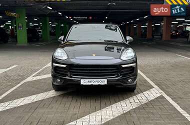 Внедорожник / Кроссовер Porsche Cayenne 2017 в 
