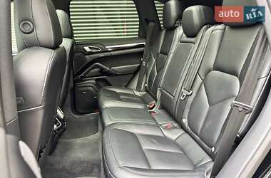 Внедорожник / Кроссовер Porsche Cayenne 2017 в 