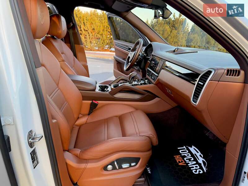 Внедорожник / Кроссовер Porsche Cayenne 2018 в Киеве
