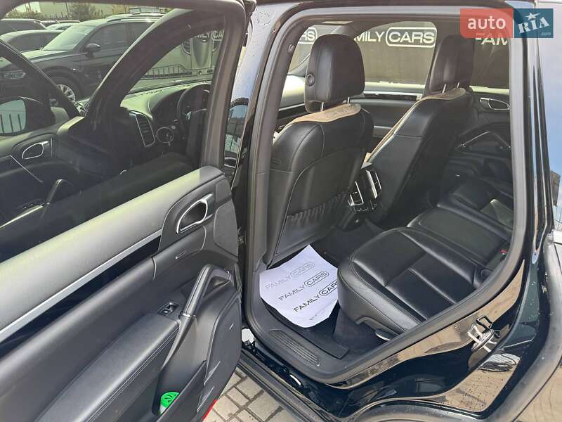 Позашляховик / Кросовер Porsche Cayenne 2013 в Одесі