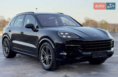 Позашляховик / Кросовер Porsche Cayenne 2023 в 