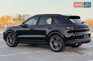 Позашляховик / Кросовер Porsche Cayenne 2023 в 