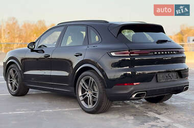 Позашляховик / Кросовер Porsche Cayenne 2023 в 